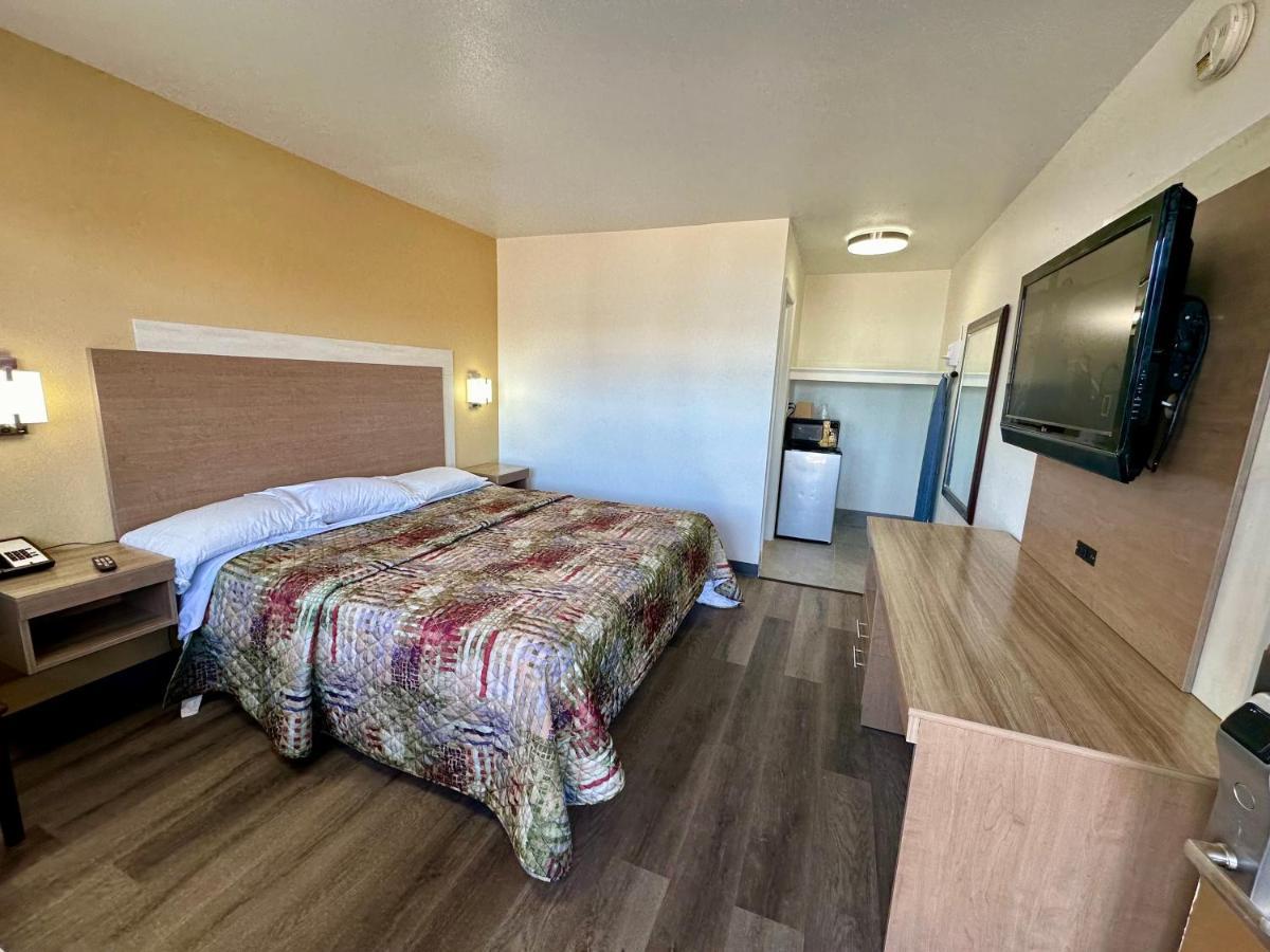 Royal Inn And Suites Charlotte Airport ภายนอก รูปภาพ