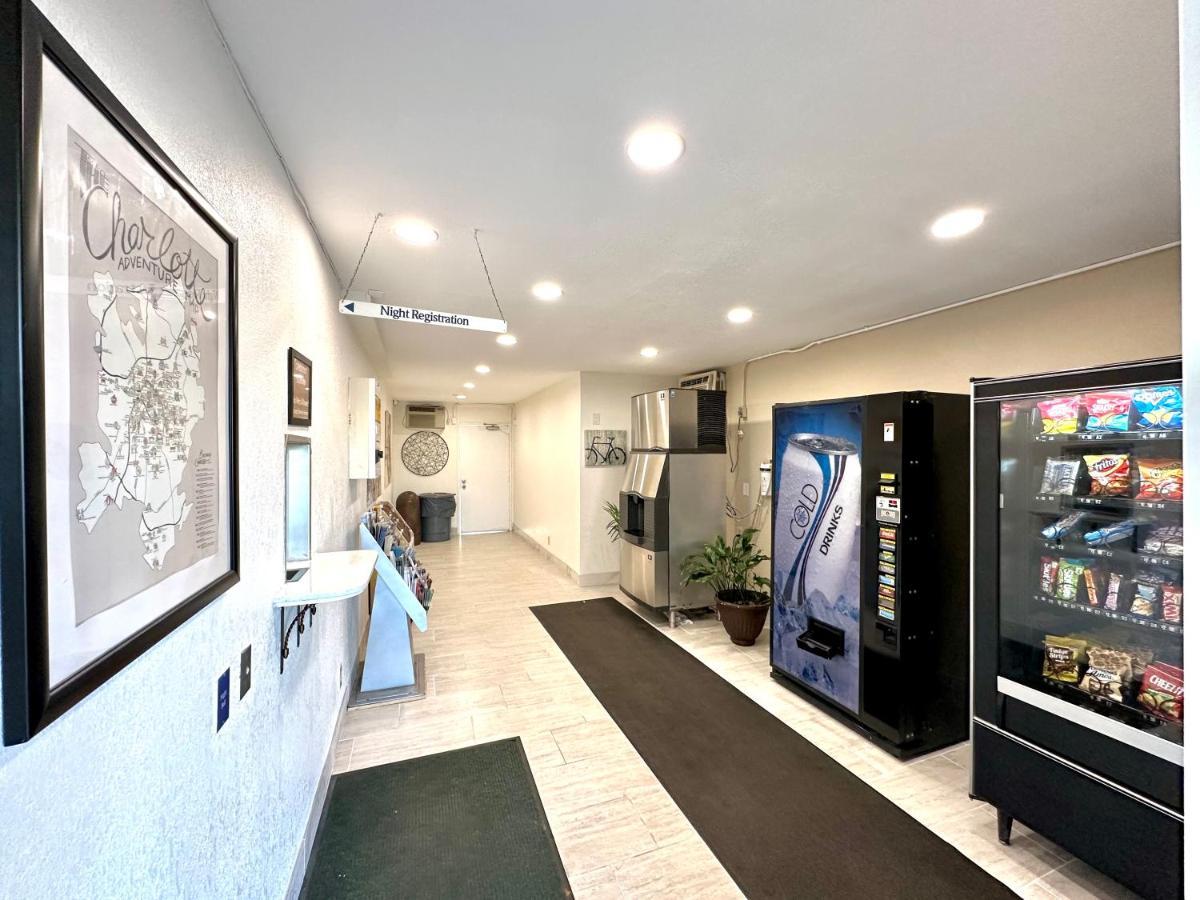 Royal Inn And Suites Charlotte Airport ภายนอก รูปภาพ