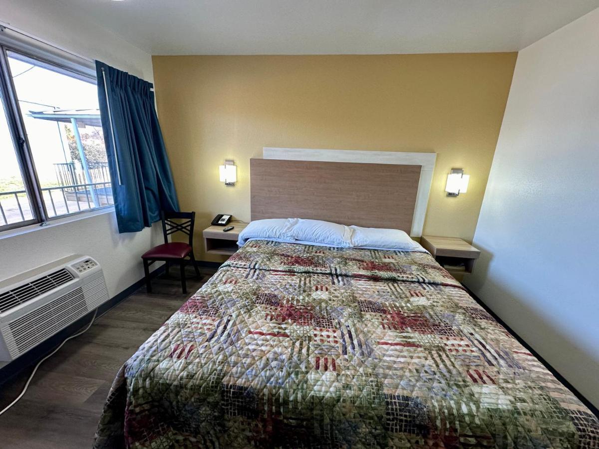 Royal Inn And Suites Charlotte Airport ภายนอก รูปภาพ