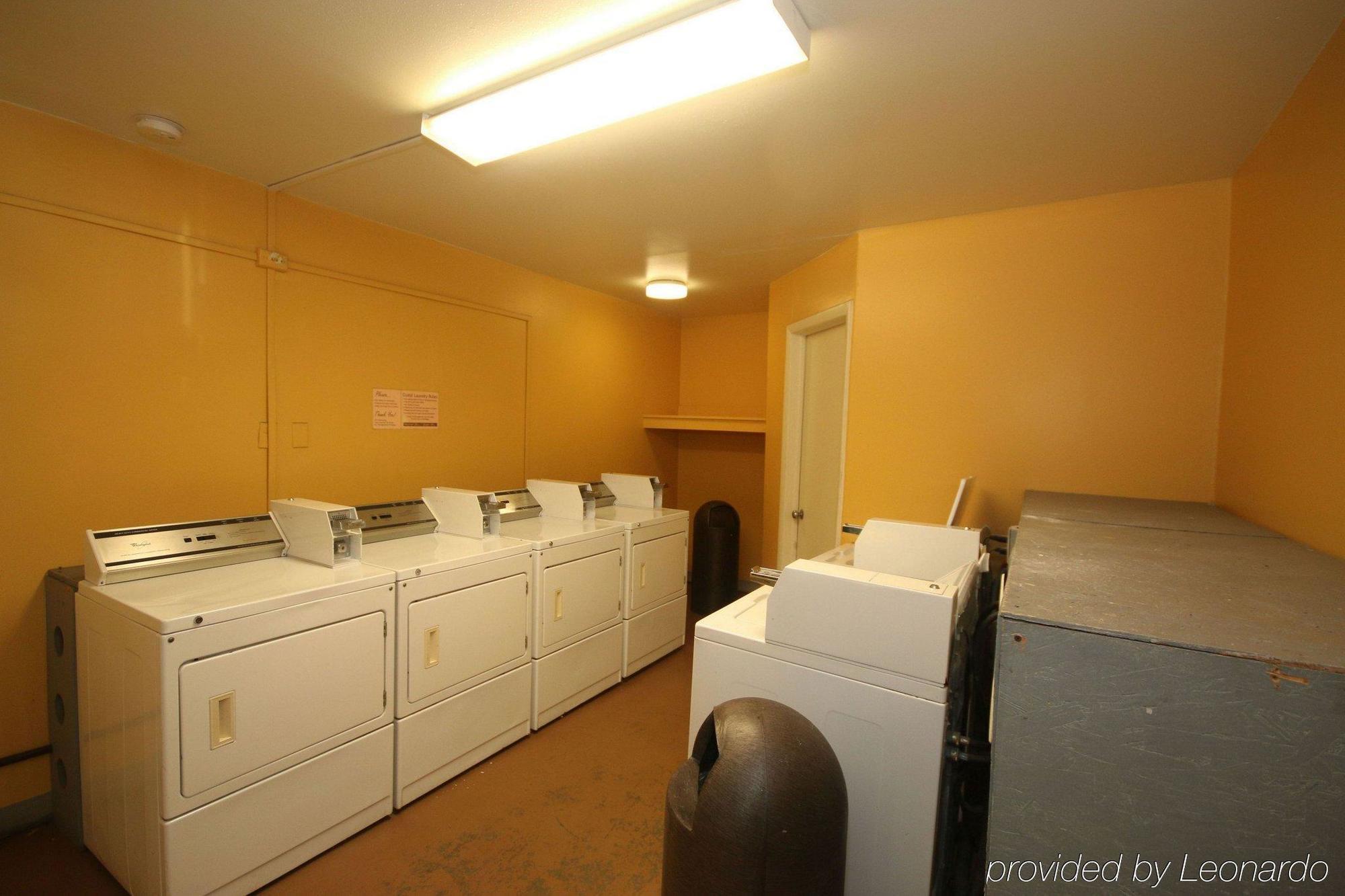 Royal Inn And Suites Charlotte Airport ภายนอก รูปภาพ