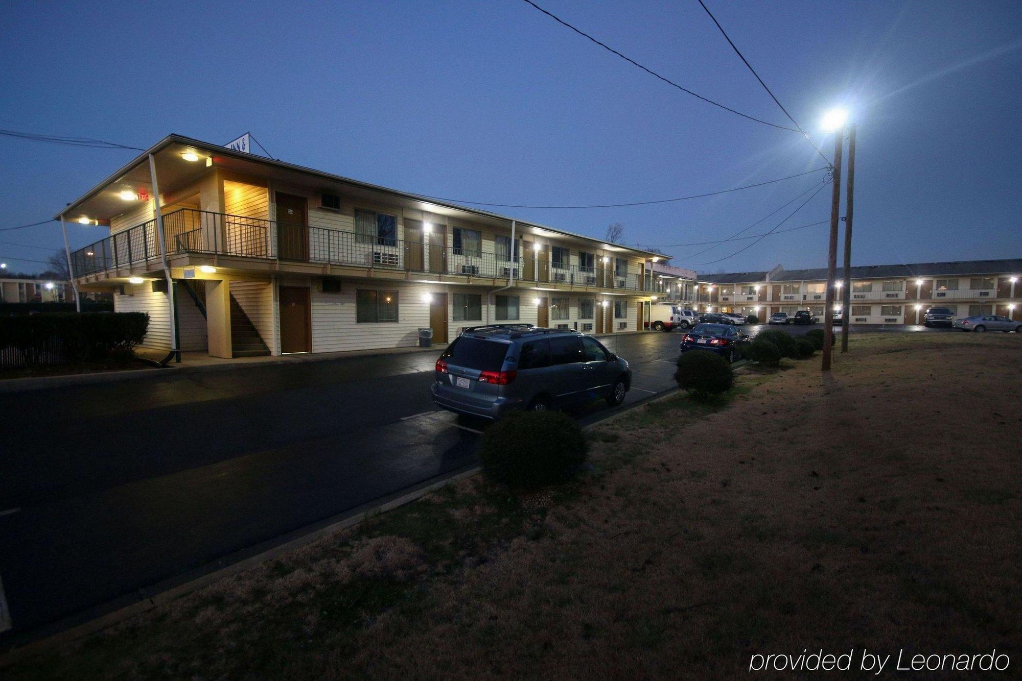 Royal Inn And Suites Charlotte Airport ภายนอก รูปภาพ