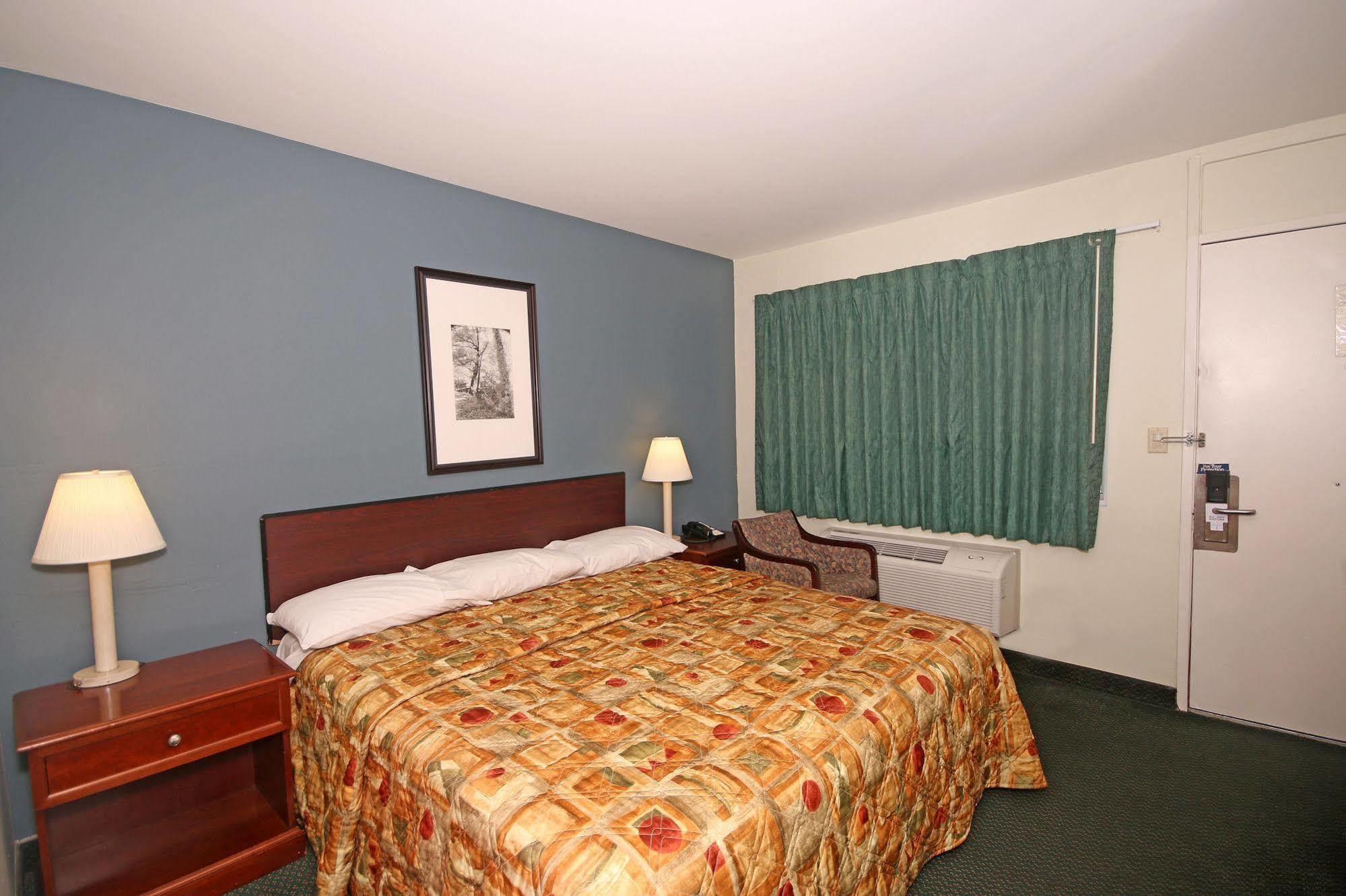 Royal Inn And Suites Charlotte Airport ภายนอก รูปภาพ