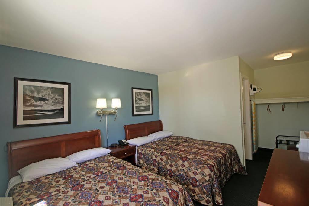 Royal Inn And Suites Charlotte Airport ภายนอก รูปภาพ